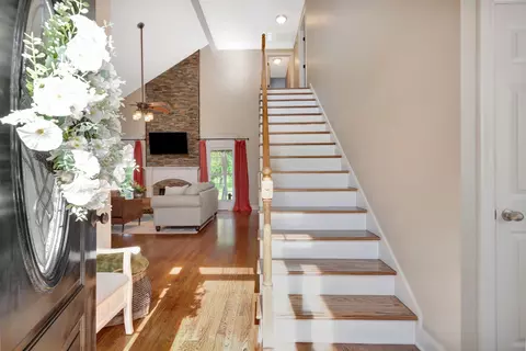 Entry Way - 902 Rushmore Dr, Murfreesboro, TN 37129 photo 1 of 7