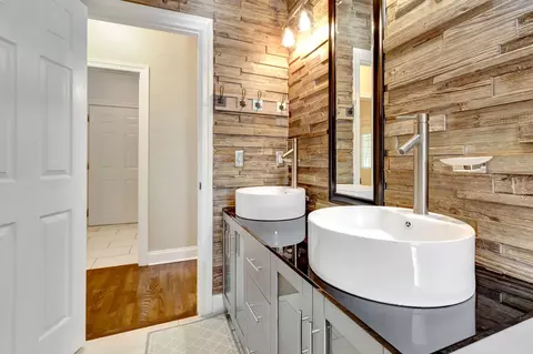 Bath - 902 Rushmore Dr, Murfreesboro, TN 37129 photo 2 of 4