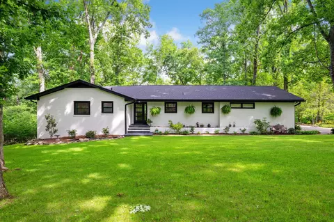 325 Arrow Dr, Signal Mountain, TN 37377