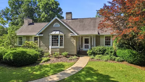 216 Sylvan Dr, Lookout Mountain, TN 37350