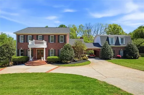 242 Cloudland Rd N, Dahlonega, GA 30533
