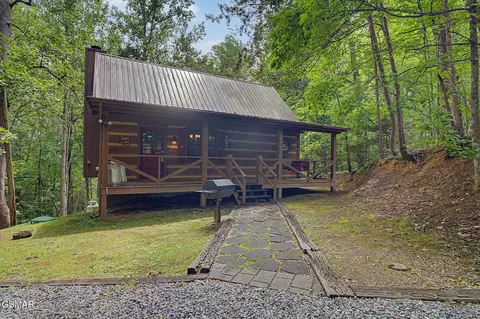 2323 Hidden Mountain Rd, Sevierville, TN 37876
