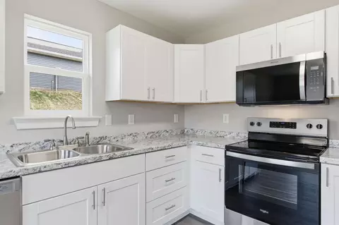 Kitchen - 116 Hill Place Ct, Dickson, TN 37055 photo 2 of 5