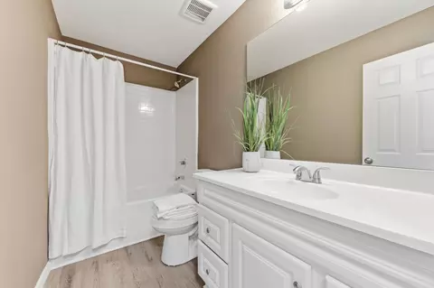 Bath - 116 Hill Place Ct, Dickson, TN 37055 photo 1 of 2