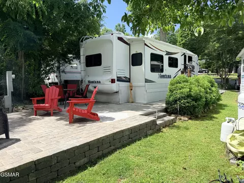 4229 E Pkwy #2, Gatlinburg, TN 37738