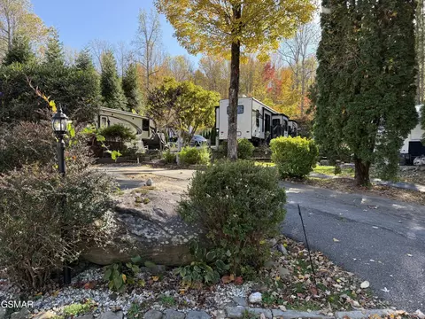 4229 E Pkwy #076, Gatlinburg, TN 37738