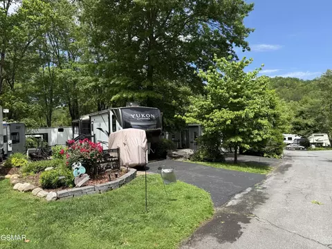 4229 E Pkwy #84, Gatlinburg, TN 37738