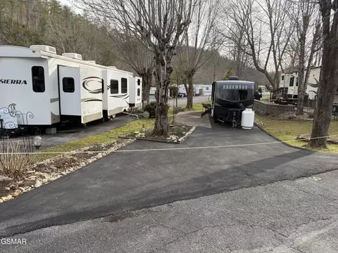 4229 E Pkwy #50, Gatlinburg, TN 37738
