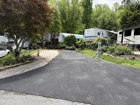 4229 E Pkwy #74, Gatlinburg, TN 37738