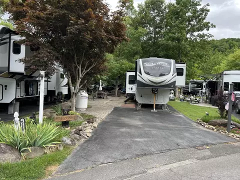 4229 E Pkwy #215, Gatlinburg, TN 37738