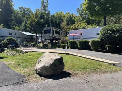 4229 E Pkwy #075, Gatlinburg, TN 37738