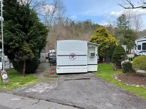 4229 E Pkwy #100, Gatlinburg, TN 37738