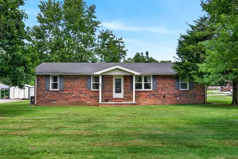 627 Baker Dr, Lafayette, TN 37083