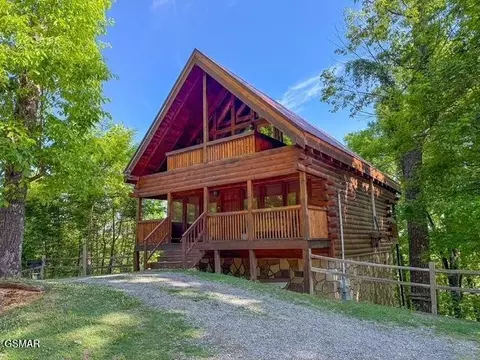 1816 N Dogwood Ln, Sevierville, TN 37876
