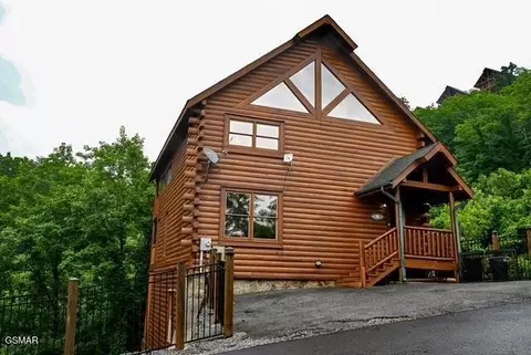 1044 Black Bear Cub Way, Sevierville, TN 37862