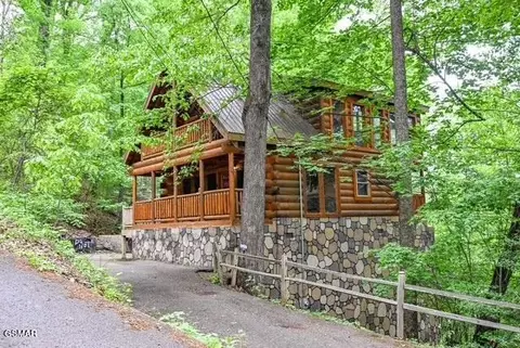 1428 Indian Ct, Sevierville, TN 37876