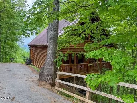 1444 Indian Ct, Sevierville, TN 37876