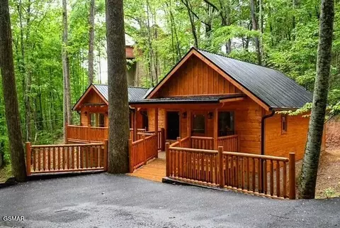 1710 Orchard Dr, Sevierville, TN 37876