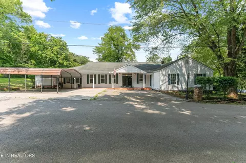 702 Meadowview Dr, Harriman, TN 37748