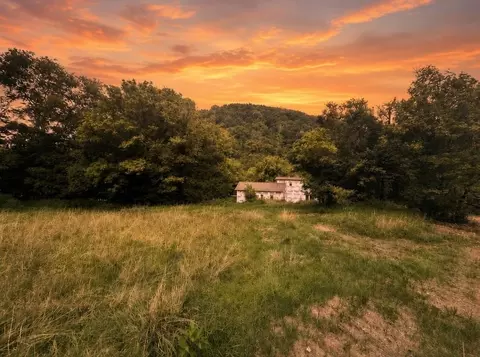 303 Little Creek Rd, Pleasant Shade, TN 37145