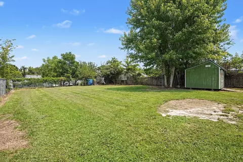 Exterior - 2510 17th Ave E, Springfield, TN 37172 photo 4 of 4