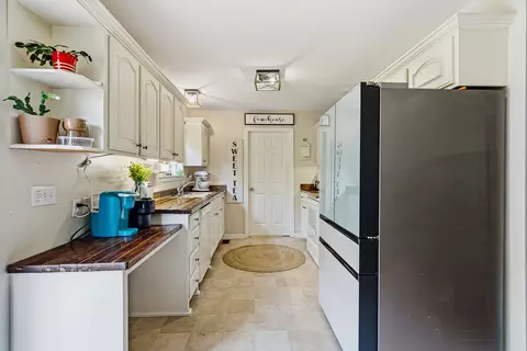 Kitchen - 6425 Highway 25 E, Springfield, TN 37172 photo 1 of 5