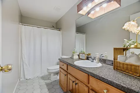 Bath - 6425 Highway 25 E, Springfield, TN 37172 photo 1 of 3