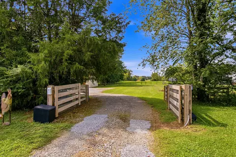 Exterior - 6425 Highway 25 E, Springfield, TN 37172 photo 3 of 23
