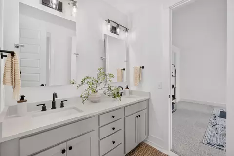 Bath - 5638 Eaglemont Dr, Murfreesboro, TN 37129 photo 7 of 8