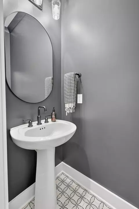 Bath - 5638 Eaglemont Dr, Murfreesboro, TN 37129 photo 1 of 8