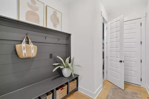 Entry Way - 5638 Eaglemont Dr, Murfreesboro, TN 37129 photo 2 of 3