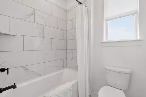 Bath - 5638 Eaglemont Dr, Murfreesboro, TN 37129 photo 8 of 8