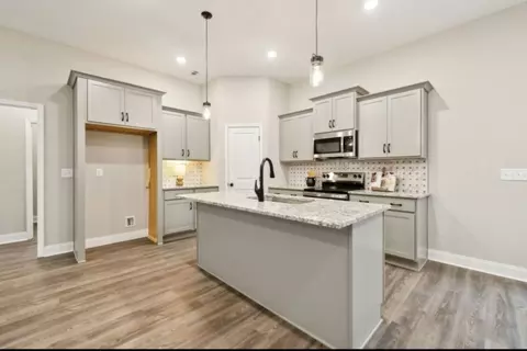 Kitchen - 527 Hog Back Ridge Rd, Bethpage, TN 37022 photo 1 of 2