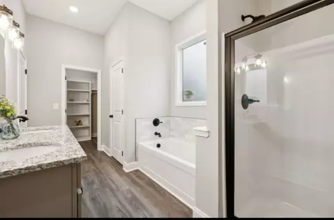 Bath - 527 Hog Back Ridge Rd, Bethpage, TN 37022 photo 1 of 2