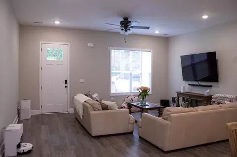 Living - 527 Hog Back Ridge Rd, Bethpage, TN 37022 photo 1 of 1