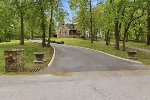 2105 Alpine Dr, Columbia, TN 38401