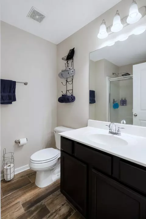Bath - 820 Staten Dr, Murfreesboro, TN 37128 photo 2 of 3