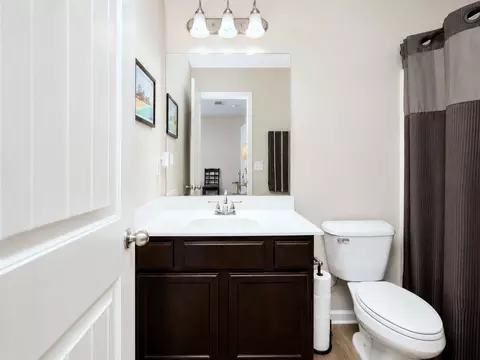 Bath - 820 Staten Dr, Murfreesboro, TN 37128 photo 3 of 3