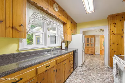 Kitchen - 679 N Wright Rd, Alcoa, TN 37701 photo 2 of 2