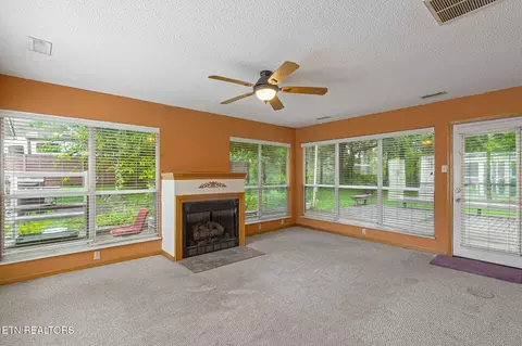 Living - 679 N Wright Rd, Alcoa, TN 37701 photo 2 of 5