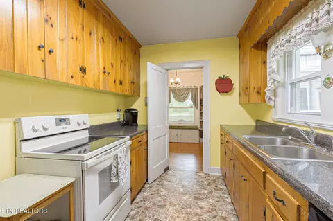 Kitchen - 679 N Wright Rd, Alcoa, TN 37701 photo 1 of 2