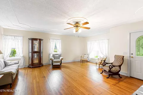 Living - 679 N Wright Rd, Alcoa, TN 37701 photo 1 of 5