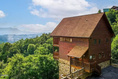 1851 Starr St, Sevierville, TN 37876