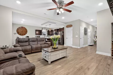 2422 Bucklin Dr, Clarksville, TN 37042