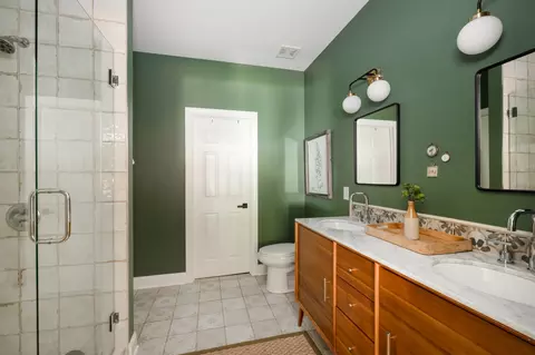 Bath - 2024 Morrison Ave, Spring Hill, TN 37174 photo 1 of 2
