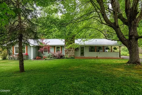 4527 E Scenic Dr, Gatlinburg, TN 37738