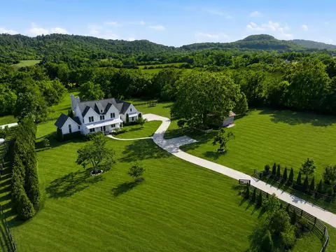 9643 Clovercroft Rd, Nolensville, TN 37135