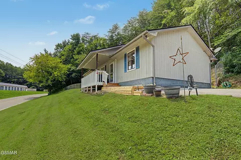 524 Pine Mountain Rd, Pigeon Forge, TN 37863