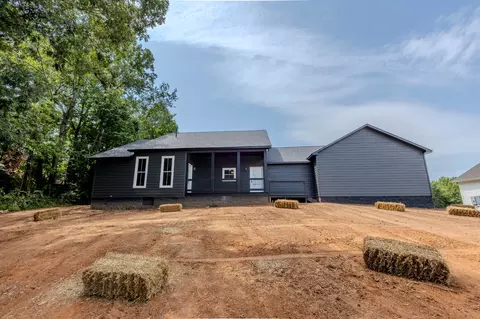Exterior - 1236 Lowery Rd, Walling, TN 38587 photo 5 of 6