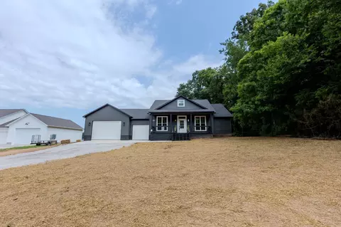 Exterior - 1236 Lowery Rd, Walling, TN 38587 photo 2 of 6